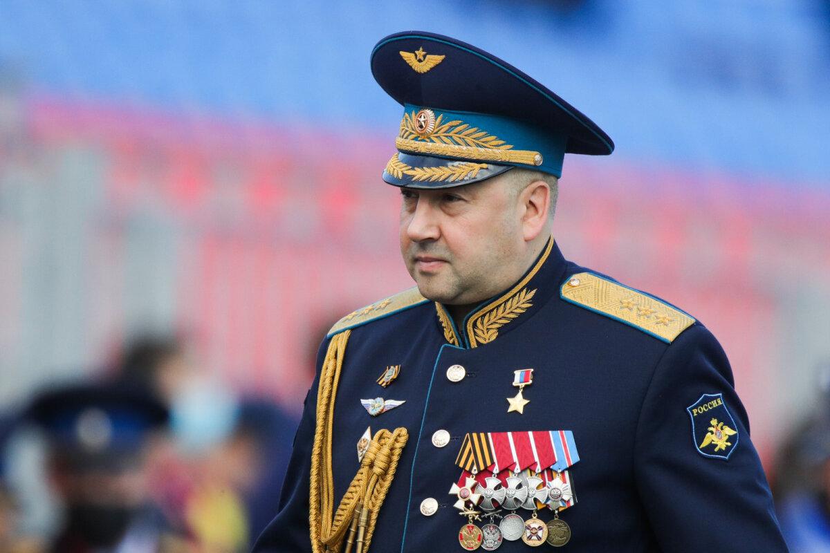Сергей Суровикин - военнослужащий.