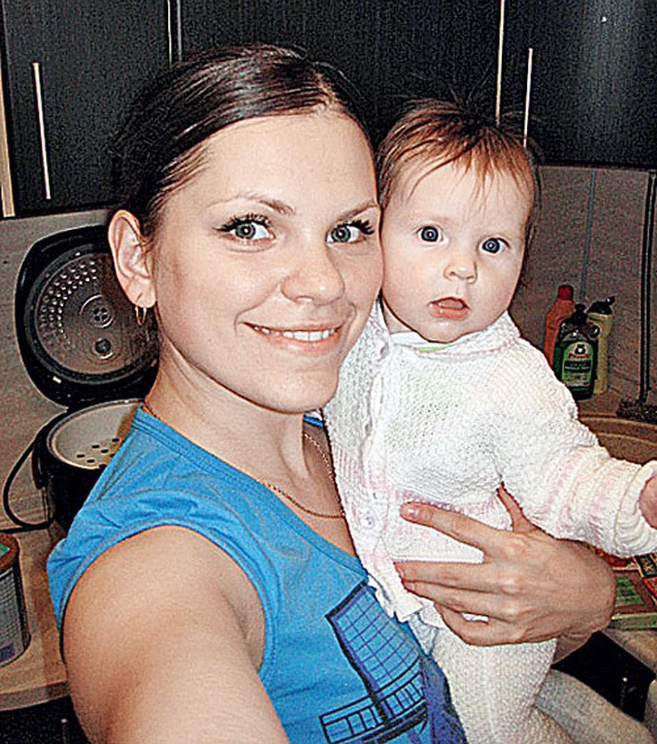 Елена Мартынова с ребенком