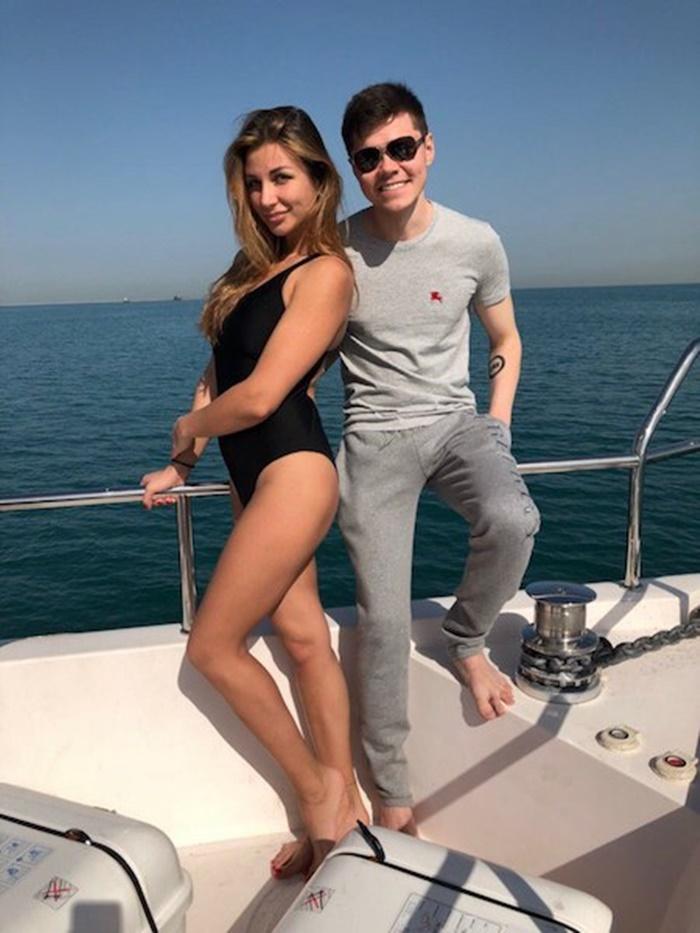 Жена и муж Аяза Шабутдинова на яхте