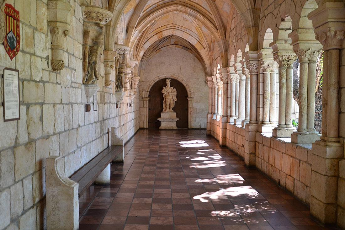 Древний испанский монастырь