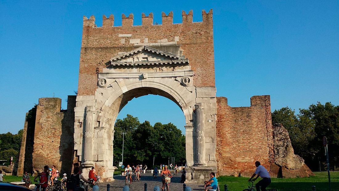 Триумфальная арка Аугусто