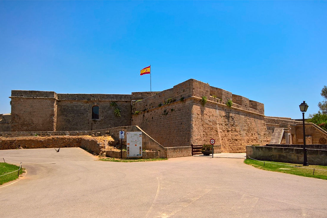 Замок Кастель-де-Сан-Карлес