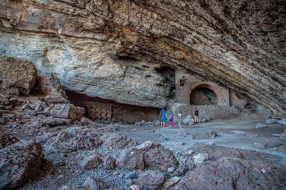 Шаляпинская пещера