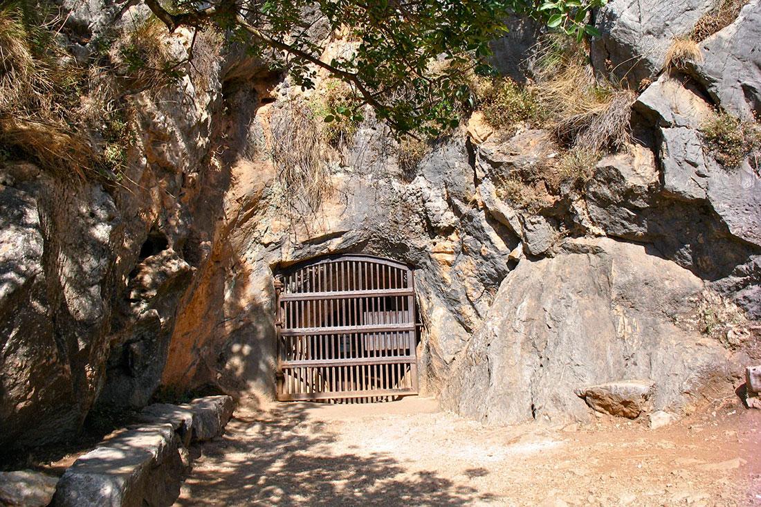 Вход в пещеру Sawtooth