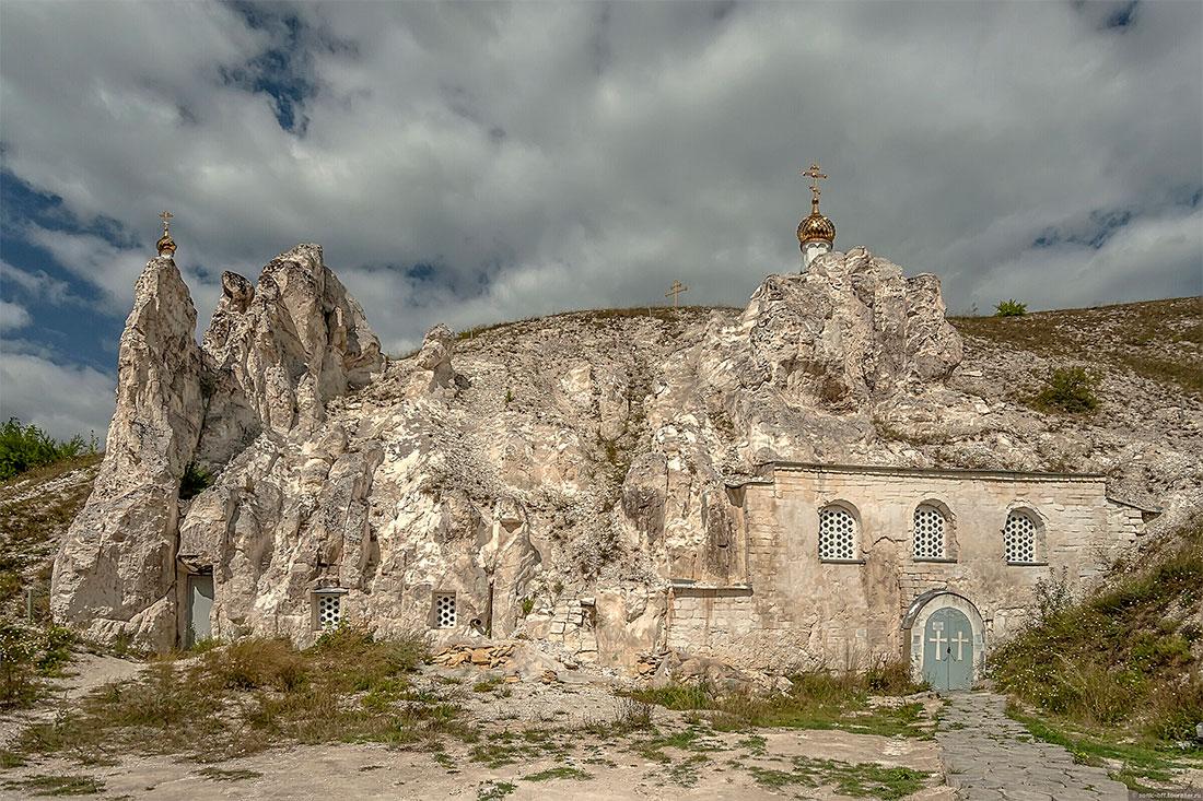 Дивногорский пещерный мужской монастырь