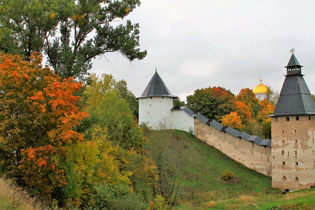 Крепость Псково-Печерского монастыря