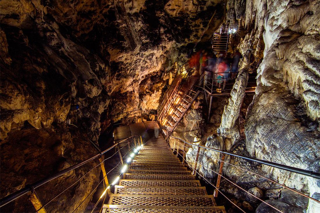 Большая пещера Тасси