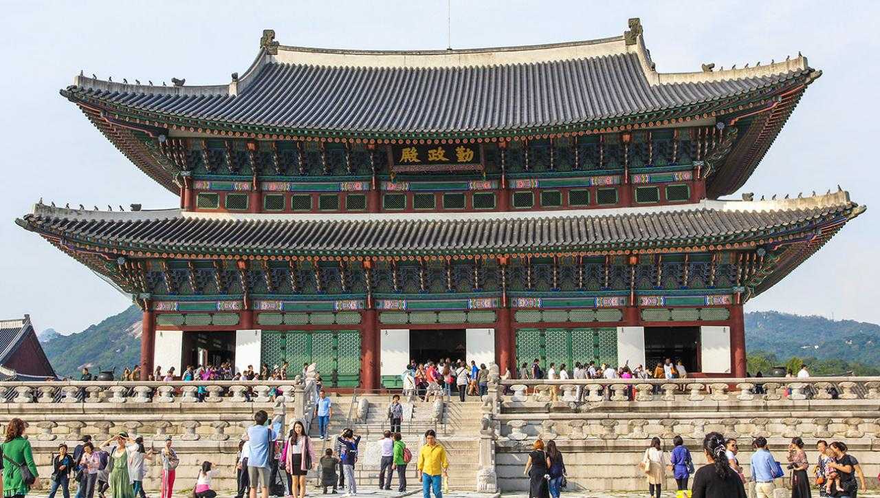 Главный тронный зал Кёнбоккун