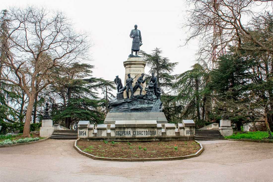 Памятник Э.И. Тотлебену