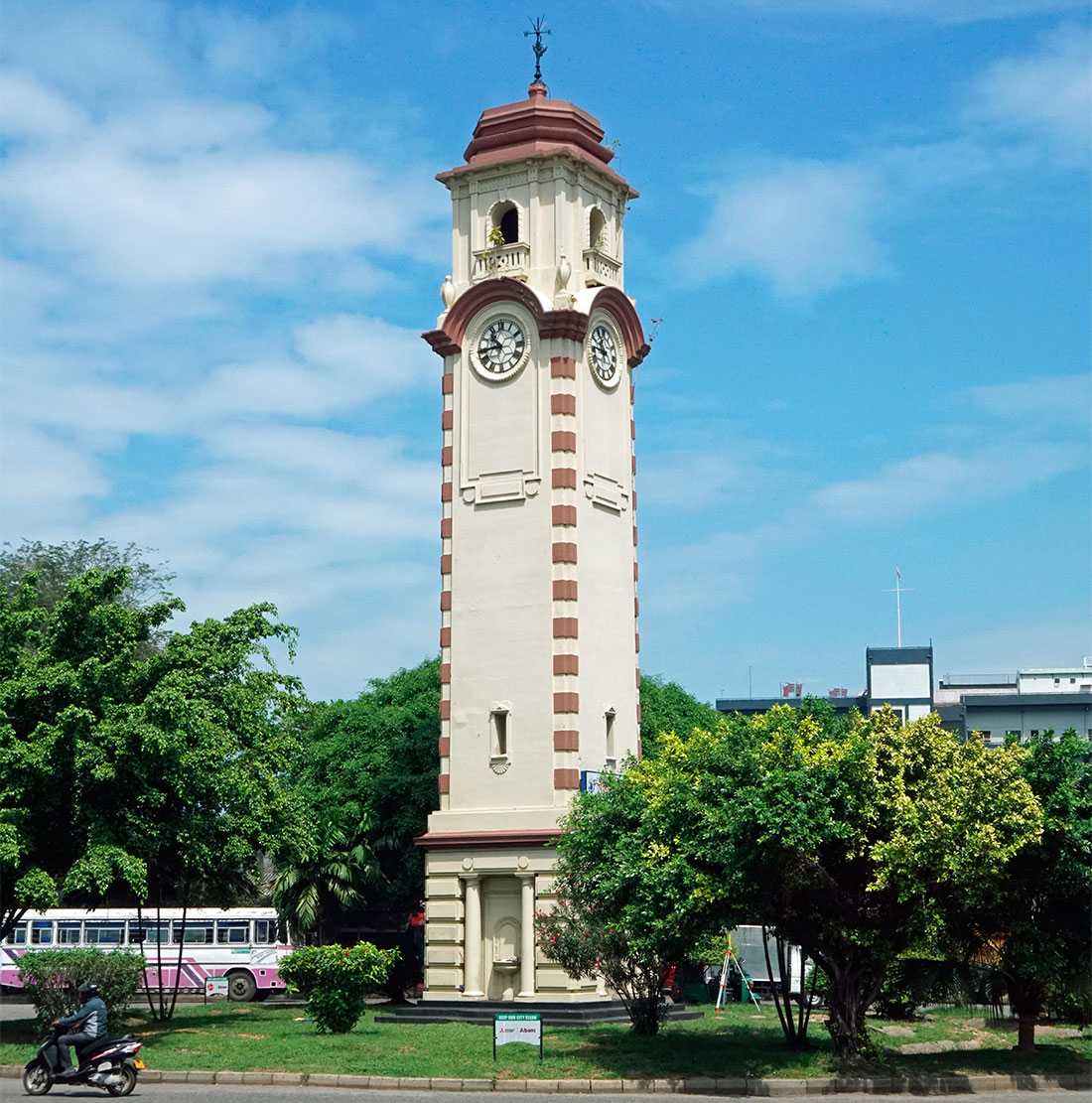 Часовая башня в Хане