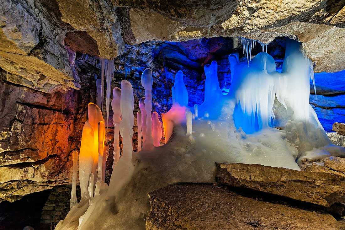 Ледяная пещера Кангле