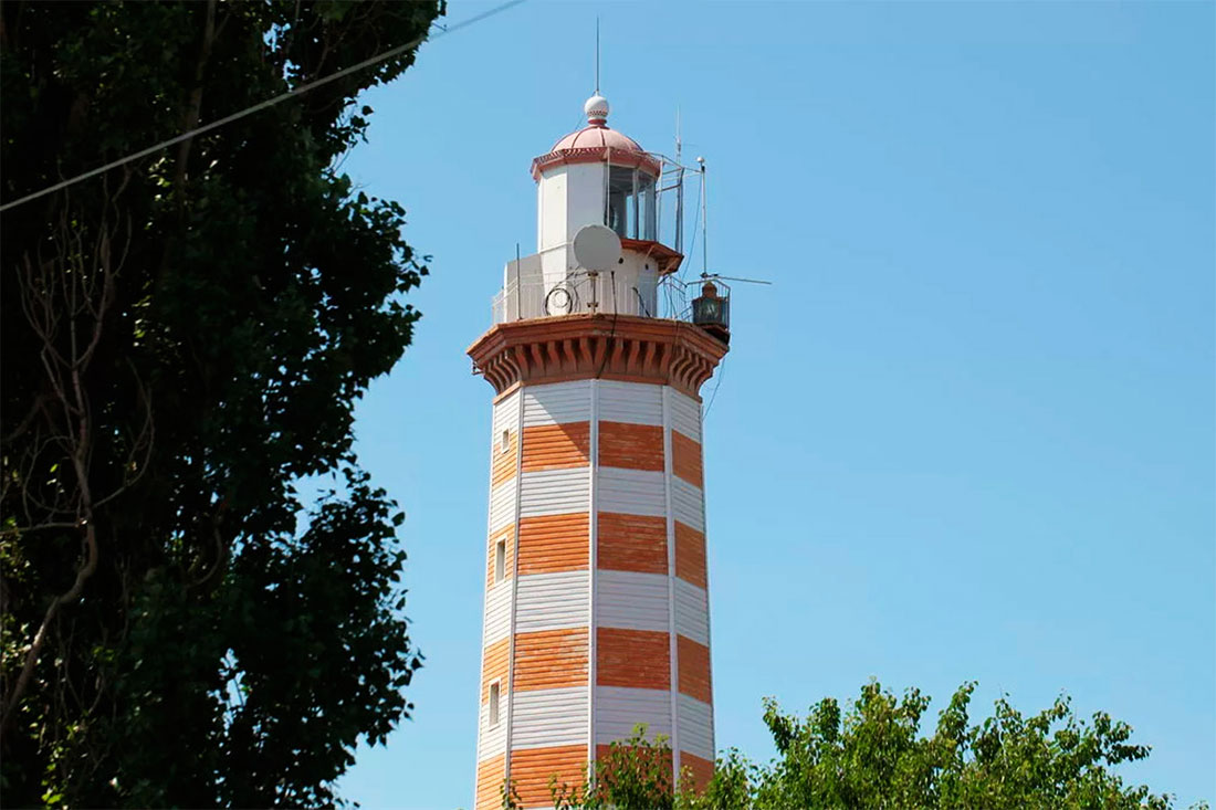 Махачкалинский (Петровский) маяк