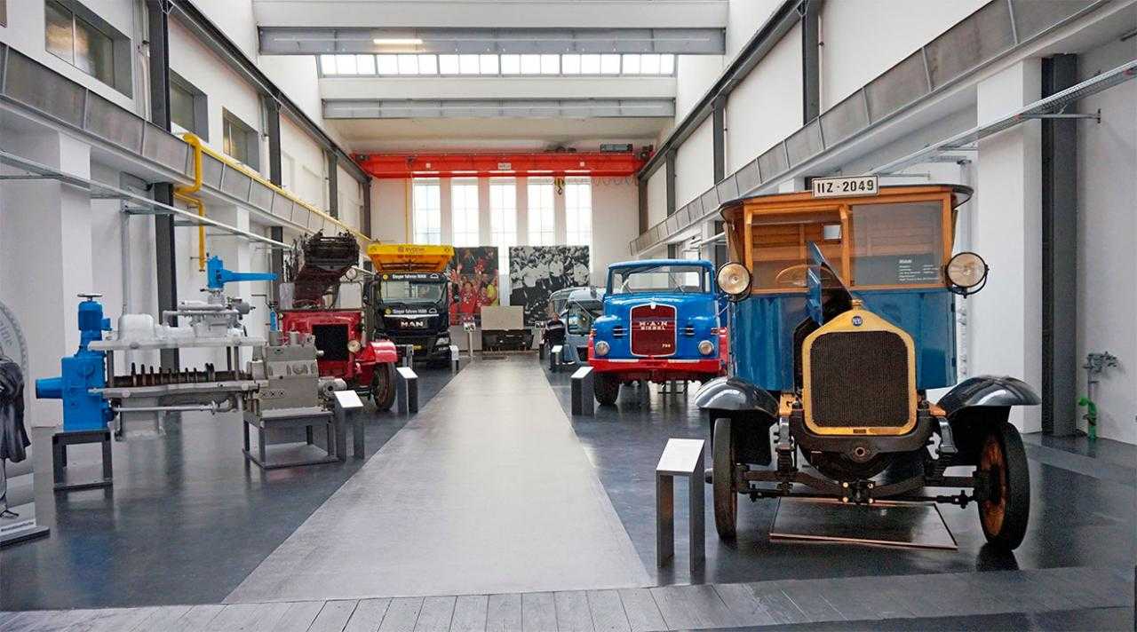 Заводчанин в Автомобильном музее