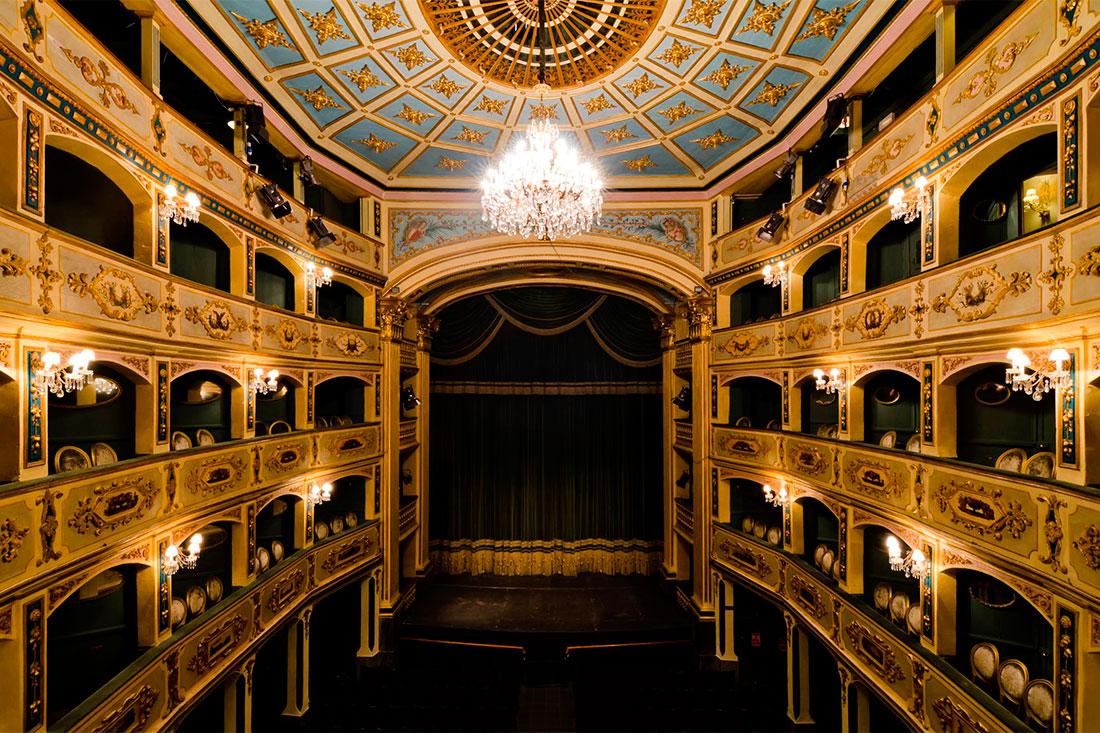 Театр Манье - один из старейших театров Европы