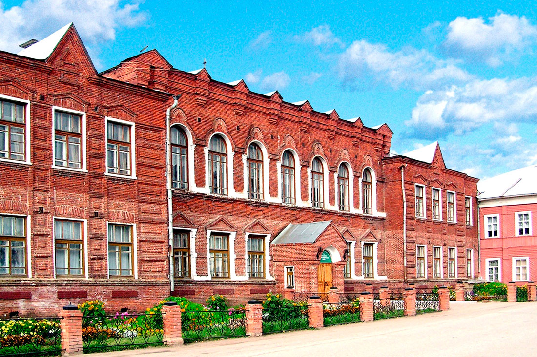 Женская гимназия в Маринском