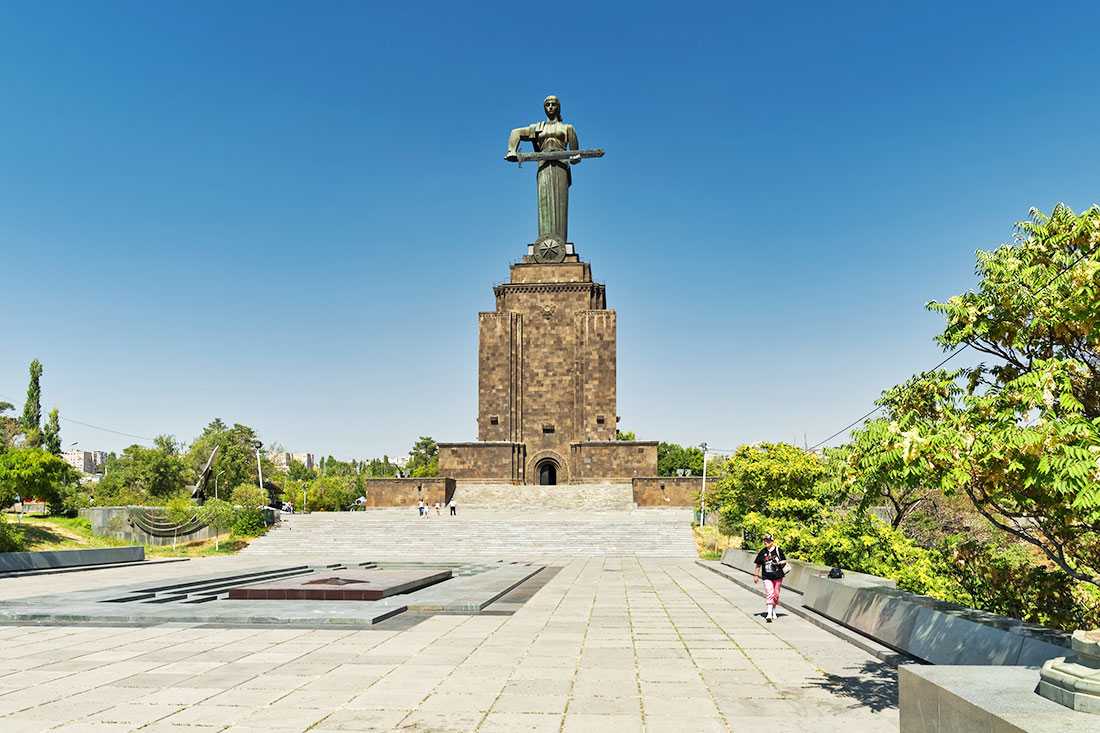 Памятник Мать Армения