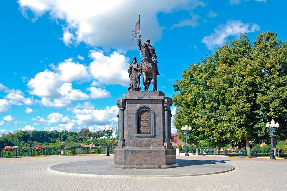Памятник князю Владимиру и святому Федору