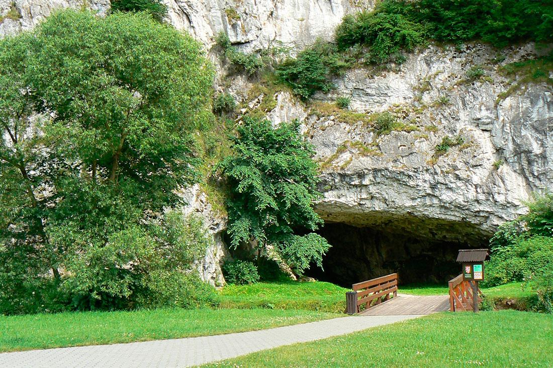Вход в пещеру Моравский карст