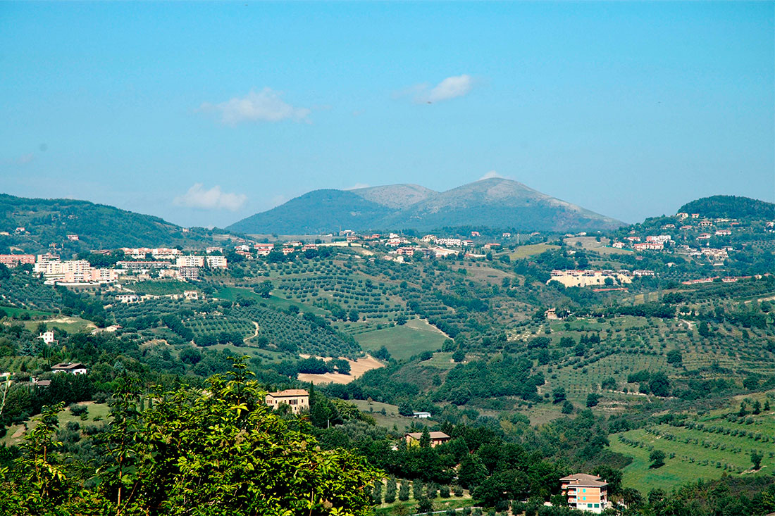 Вид на гору Монте-Теджио