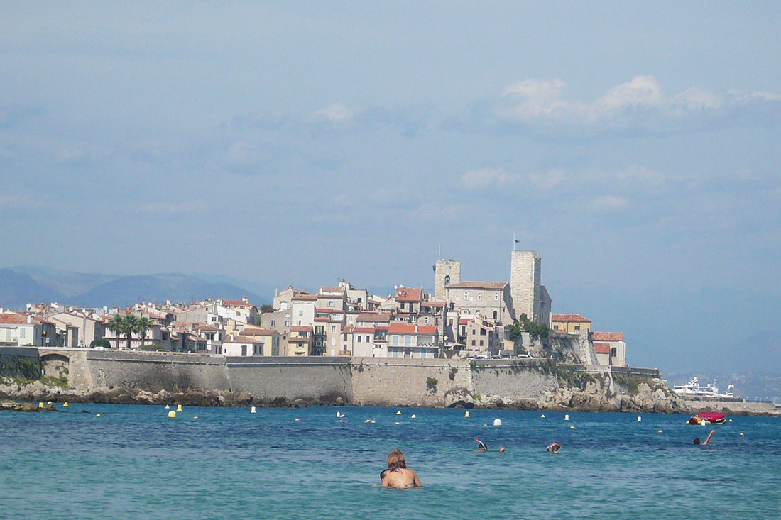 Вид с пляжа Ла Солис