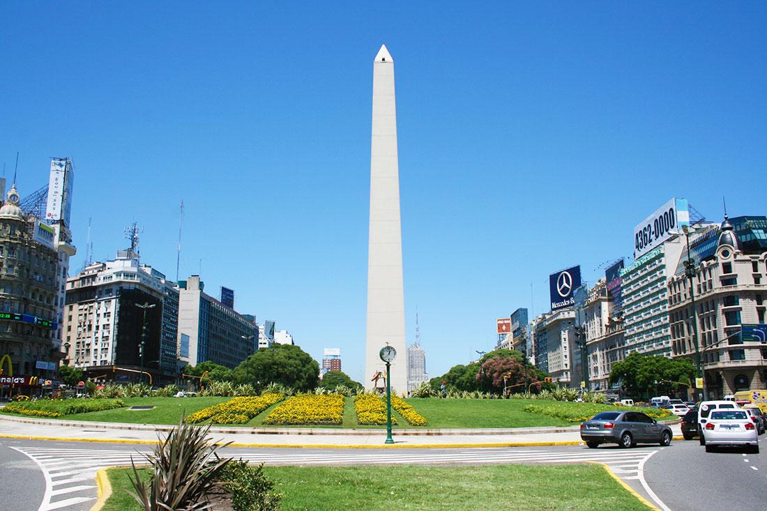 Площадь Республики и Обелиск в Буэнос-Айресе