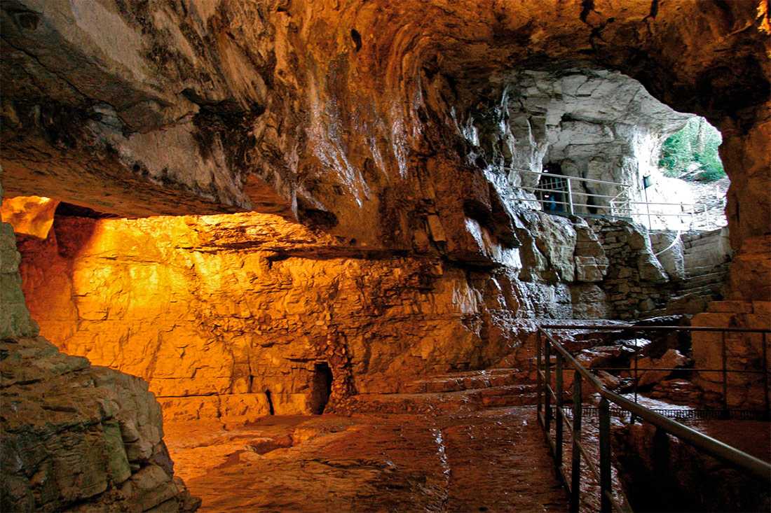Пещеры Сассенези