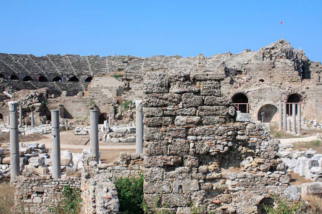 Вид на античный театр