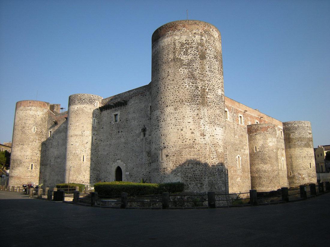 Замок Урсино