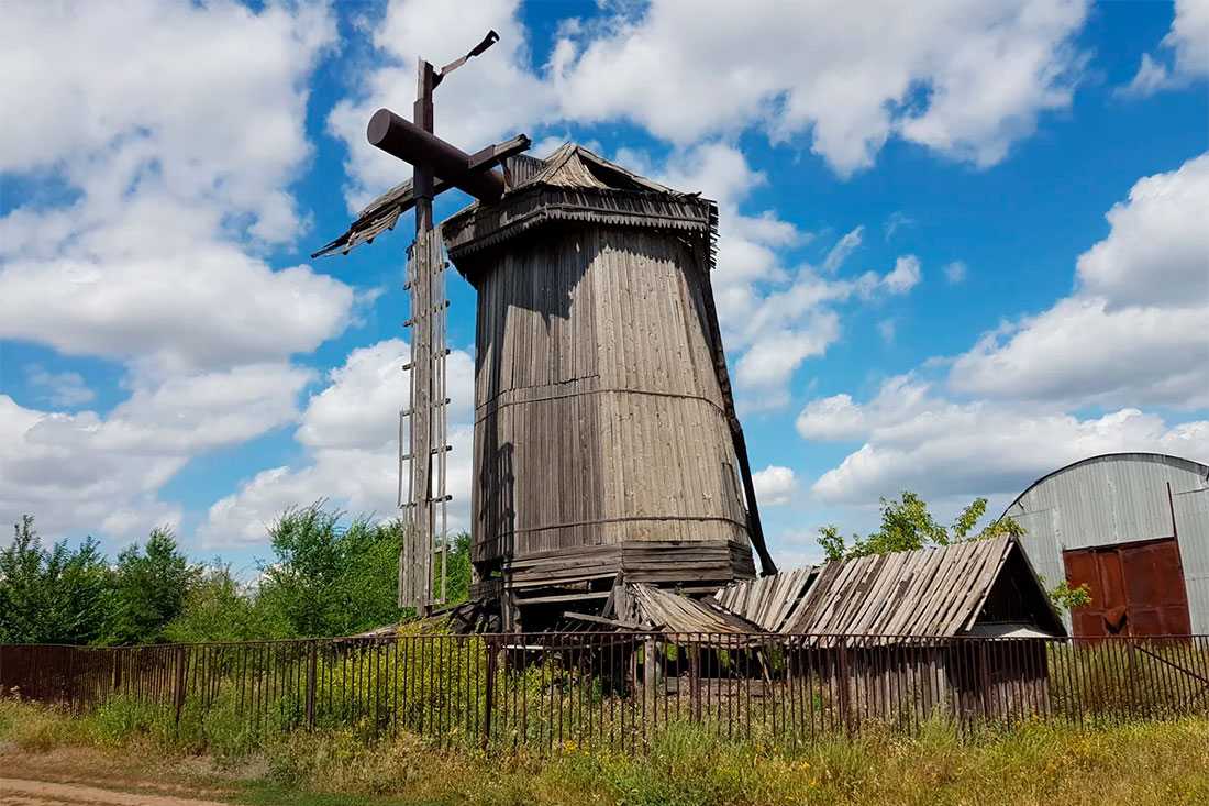Деревянная мельница в деревне Балиновка