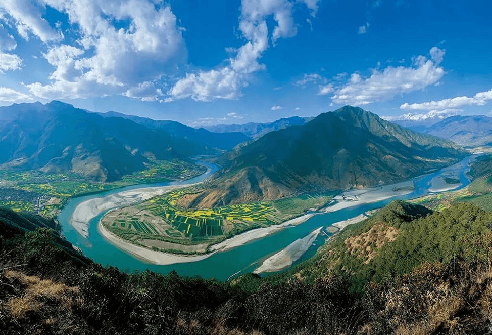 Янцзы - крупнейшая река Китая от истока до устья